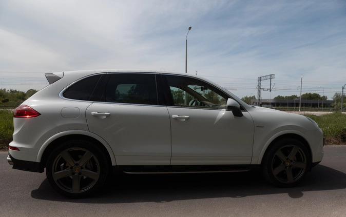 Porsche Cayenne cena 199800 przebieg: 215000, rok produkcji 2015 z Warszawa małe 742